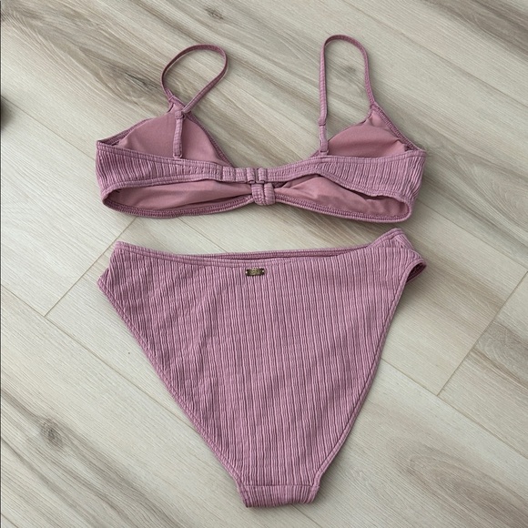 🌺Like New Roxy Ribbed Bikini Set - Picture 2 of 6